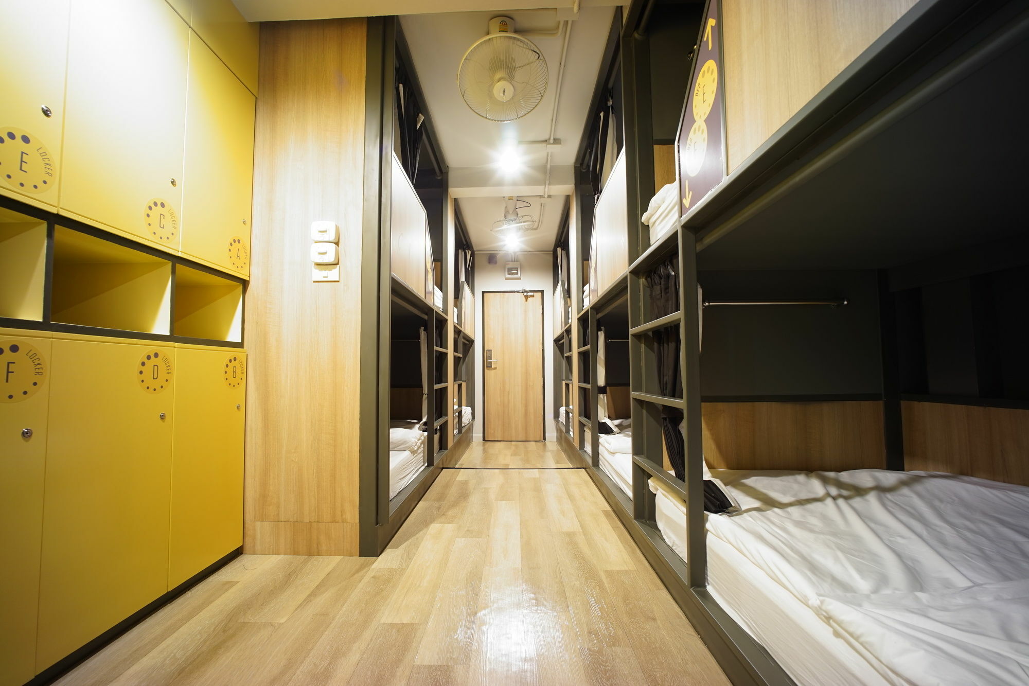 Brb Hostel Bangkok Silom Kültér fotó